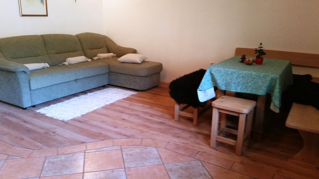 Apartments Pod Macesnovo Streho Solčava Habitación foto