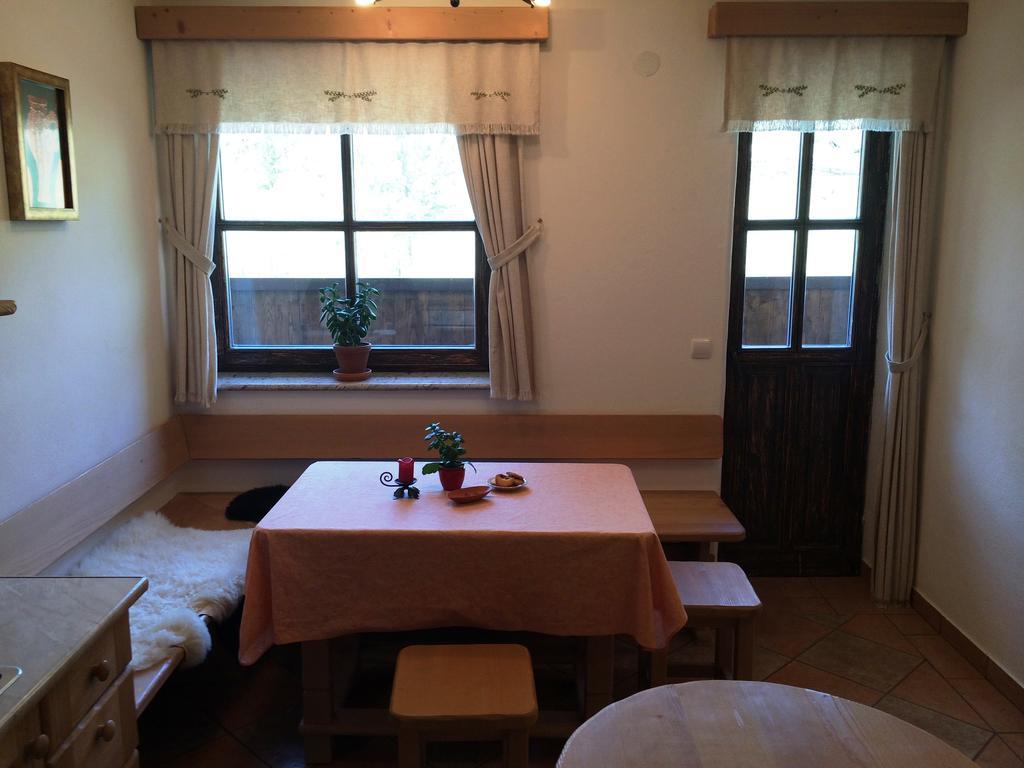 Apartments Pod Macesnovo Streho Solčava Habitación foto