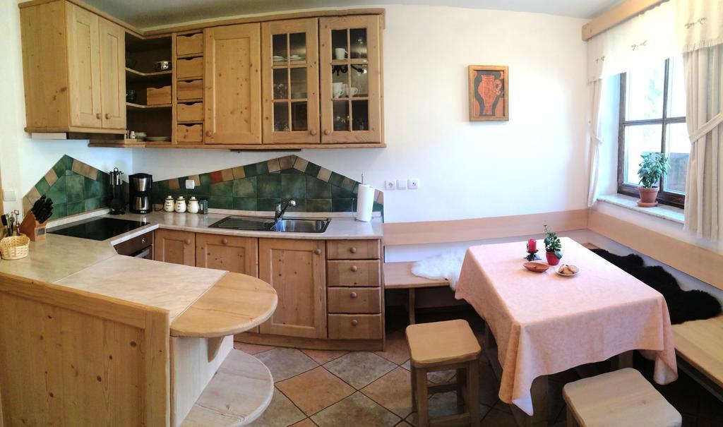 Apartments Pod Macesnovo Streho Solčava Habitación foto